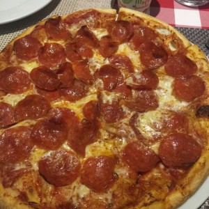 pizza de peperonni mediana