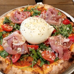 Pizza Serrano y Burrata