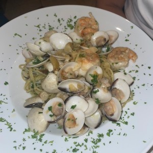 Spaghetti Vongole e Scampi