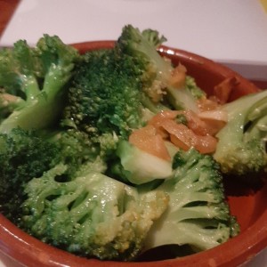 brocoli al oleo y aglio