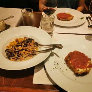 Fettuccine Fresco alla Boscaiola y medallones de filete a la parmigiana