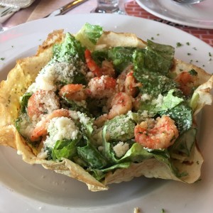 ensalada Cesar con camarones