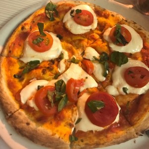 Pizza caprese 