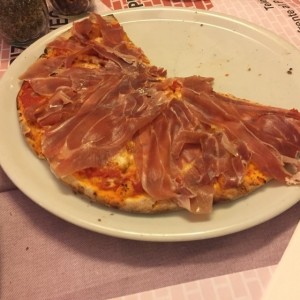 pizza con jamon serrano 