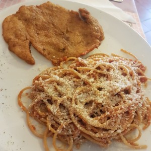 milanesa de pollo con pasta napoli