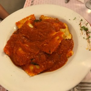 Ravioli de Carne en Salsa Pomodoro