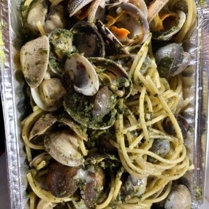 Spaghetti alle Vongole en Salsa Pesto