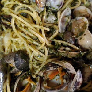 spaguetty vongole con salsa pesto