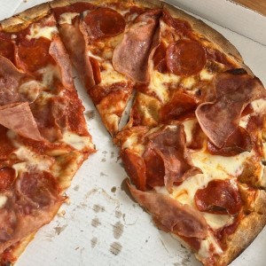 Pizza pepperoni con jamon