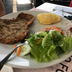 milanesa de carne con vegetales