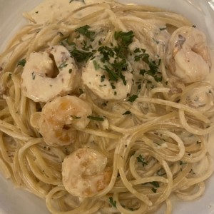 Pasta con camarones en salsa Aurora