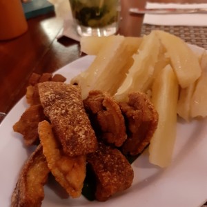 Chicharron con yuca