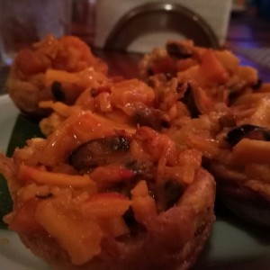 Patacones rellenos de mariscos