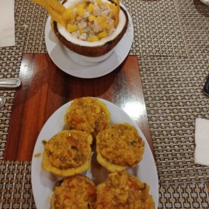 ceviche con canastas de mariscos