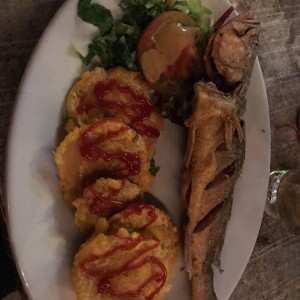 pescado frito (corvina)