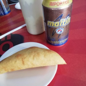 Empanada de carne mechada