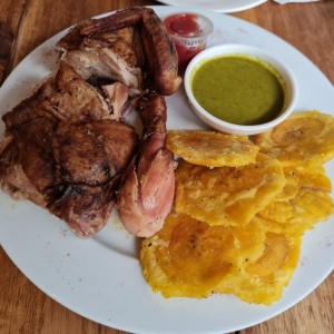 pollo asado con patacones 