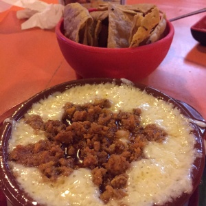 Queso Fundido con Chorizo