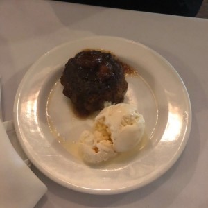 dulce de guineo tibio con helado 