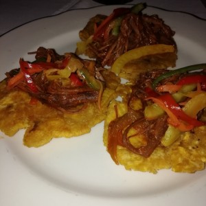 Patacones con ropa vieja