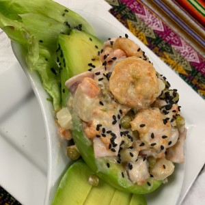 Aguacate relleno de mariscos