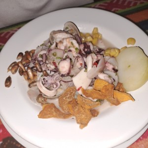 ceviche mixto.
muy bueno