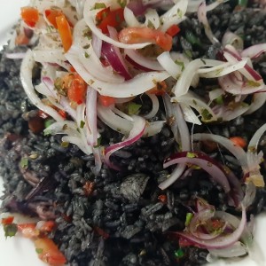 Arroz con calamar en su tinta 