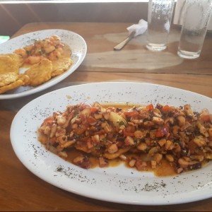 Patacones rellenos de mariscos