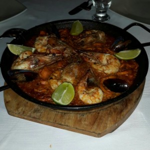 paella de mariscos con pollo