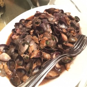 Almejitas en Salsa de Frijolitos Negros