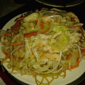 CHOW MEIN CON POLLO