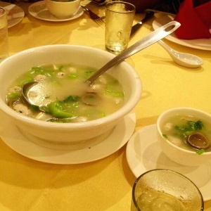 Sopa de tofu con bolitas de pescado