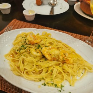 Fettuccine con langostinos al olio