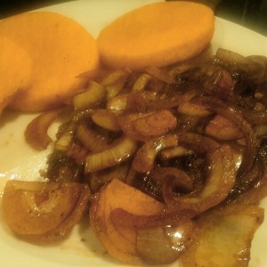 bistec encebollado con tortillas