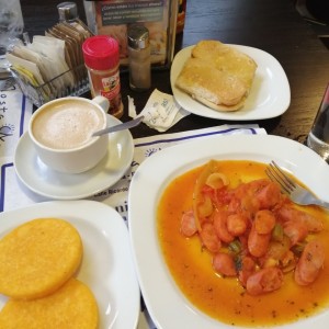 salchichas Guisadas con tortillas