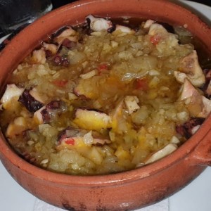 pulpo al ajillo