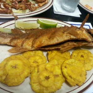 Pescadito con patacones