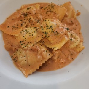 ravioli con salmon 