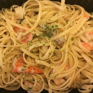 Fettucini a la pescatore al oleo.