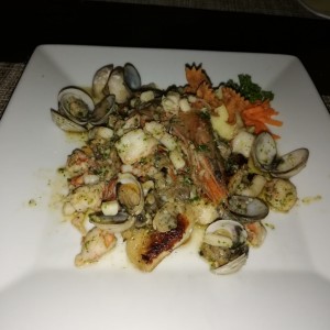 Corvina con mariscos