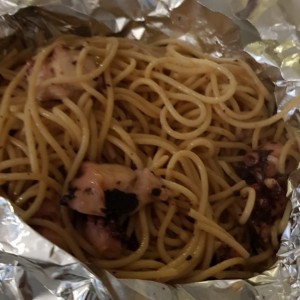 Spaguetti al Cartucho con Pulpo al Oleo