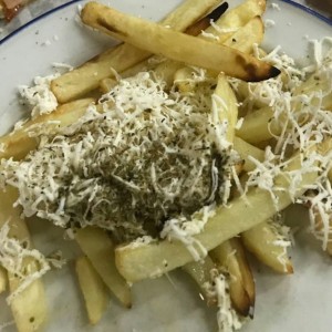 papas gratinadas con queso feta.