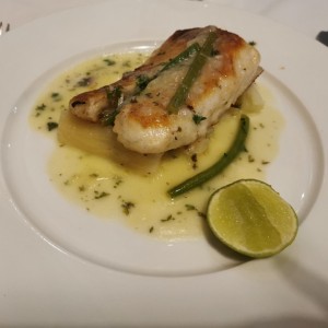 Corvina al mojo con yuca