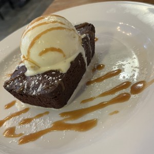 Classic Brownie Con Helado