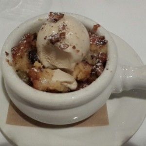 BreadPudding con helado de vainilla