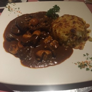 Beef Stroganoff Flameado con Ron y mini rosti