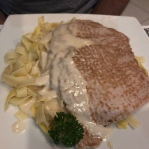 Rahmschnitzel con noodles ( ternera con pasta) 