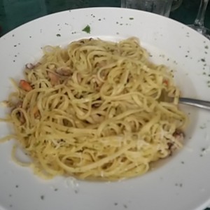 Frito De Mar en linguine 