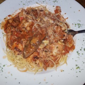 Pasta con salsa de mariscos