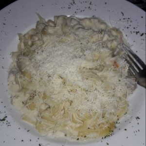 fetuccini alfredo con pollo